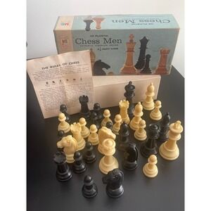 00480 - VTG Milton‎ Bradley 32 Plastic Chess Men Staunton Design 3 1/8 Inch King